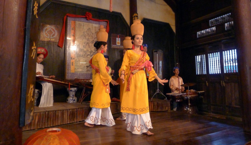 Hoi an cultural dance