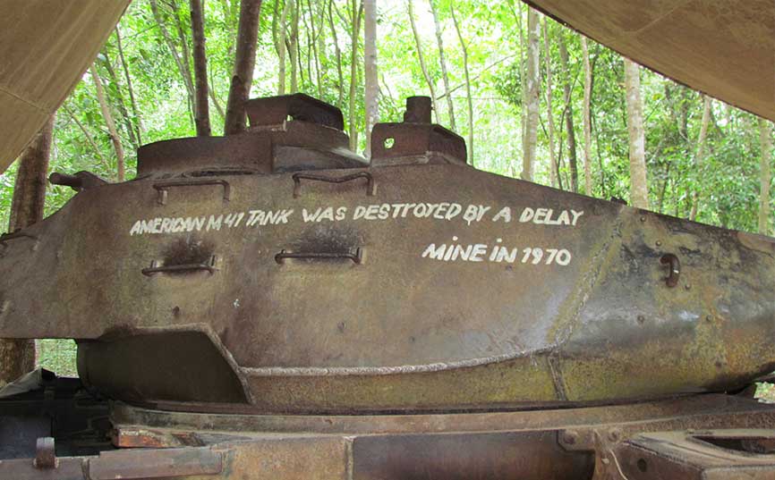 visit Cu Chi tunnels